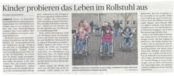 Kinder probieren das Leben im Rollstuhl aus