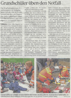 Grundschüler üben den Notfall